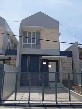 Rumah Baru 2 Lantai Dengan Pekarangan Dpn Semi Furnished SHM, Cibaligo
