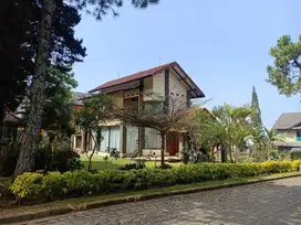 Rumah Di Villa Dekat Advent Dan Pusat Perbelanjaan Hitung Tanah Luas