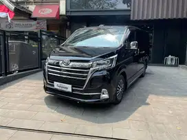 Toyota GranAce 2.8 Diesel Premium 8 Seater NIK 2024 Black on Black