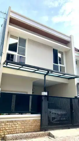 MURAH, JUAL RUGI, Rumah 2 Lantai Mulyosari Baru, MODERN, SIAP HUNI