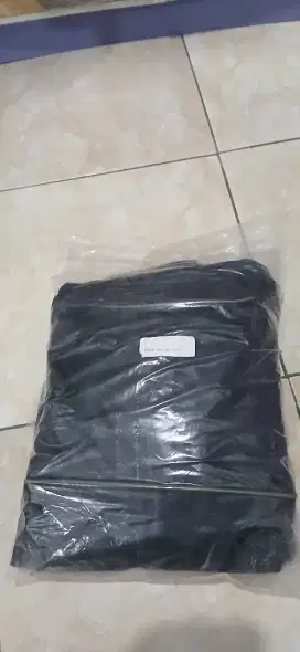 Di jual roofbox atas mobil. Kondisi baru.Lok:Cipondoh Tangerang.