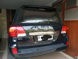 Land cruiser toyota v8 2013 solar hitam