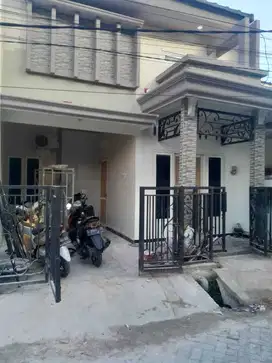 JUAL RUMAH SECOND BANGUNAN MINIMALIS CLASSIC SEMEMI