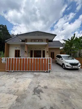 RUMAH BARU COKLAT CANTIK MODERN LINGKUNGAN SEJUK ASRI DI MARGOMULYO