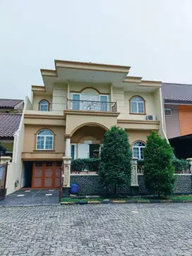 Dijual Rumah Mewah Split Level Hadap Taman di Puspita Loka BSD