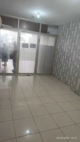 Kios di pluit lokasi strategis selalu ramai