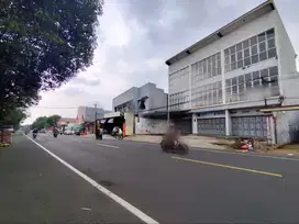 Dijual / Disewakan Ruko 3 Lantai Lokasi Strategis