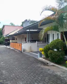 A176 - Rumah Dua Lantai Mewah Full Furnish di Ngemplak