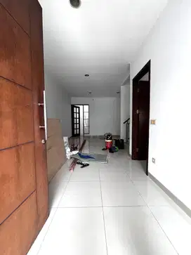 Rumah Di Green Lake City Luas 6x15m 2 Lantai Shm Unit Bagus dan Rapi