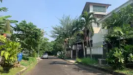 Jual Rumah Artistic 2 Lt Split Level di Mega Kebon Jeruk Jakarta Barat