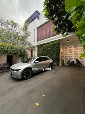 Jual rumah cantik siap huni bebas banjir di Kemang Jakarta Selatan