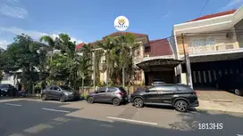 Jual Rumah Tingkat Modern Classic Tanah 290m2 di Kawasan Mewah Kota