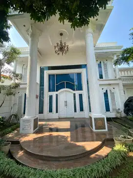 Dijual rumah mewah kolam renang di Cibinong Bogor Jawa barat