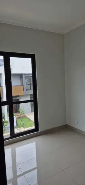 Rumah Baru! Disewa Rumah di Cluster Regia, Summarecon Crown Gading