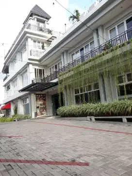 Penjaga kost atau rumah