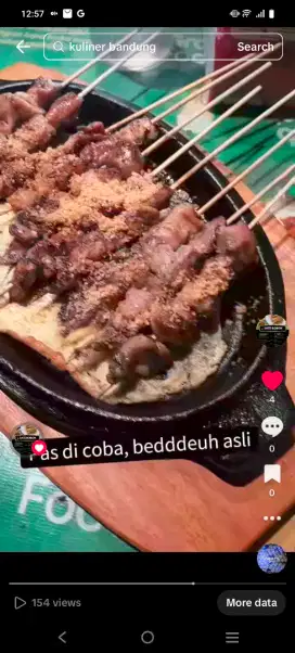 Jaga stand Sate dan Bakar sate