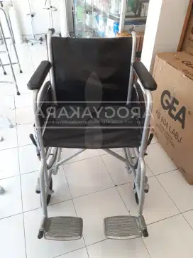 Kursi roda standart bekas