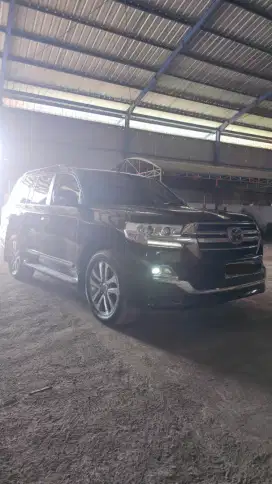 DIJUAL TOYOTA LANDCRUISER VX-R 4x4 AT 2019