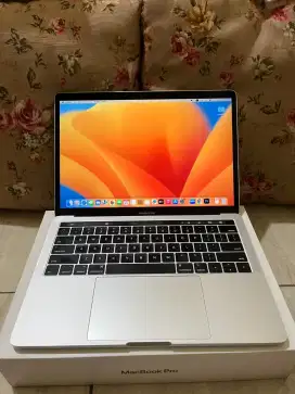 Macbook pro 2017 16/256gb