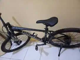 SEPEDA MTB POLYGON XTRADA 6 27.5 MEDIUM