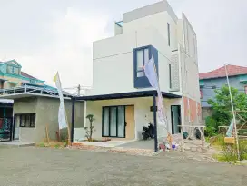 Dijual Cash Rumah Mewah 3 Lantai 3 Kamar Tidur Dekat MRT Lebak Bulus