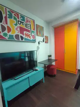 Studio Apartemen dengan Interior Modern WoodlandPark by MoFU
