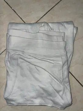 Jacket sweater warna putih