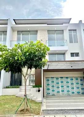 Disewa Rumah PIK 2 Uk 10x25 Hoek View Danau Langsung Jarang Ada !
