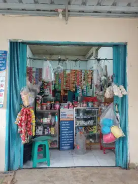RUMAH DAN WARUNG PINGGIR JALAN BANJARAN
