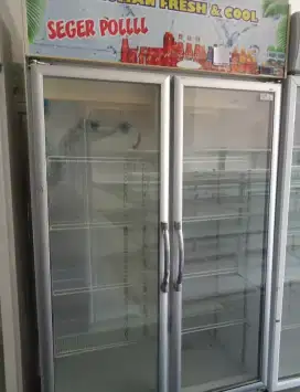 SHOWCASE 2 PINTU MERK GEA