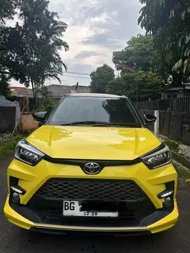 Toyota Raize GR two tone yellow (bummble bee)