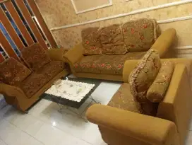 Kursi sofa ruang tamu