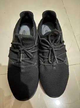 Di jual sepatu running skechers