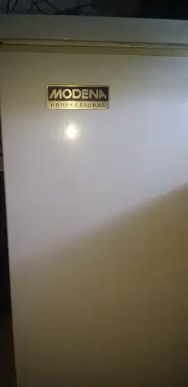 Modena frezeer box 200 liter alat rumah tangga