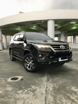 Km 34rb Toyota Fortuner VRZ Diesel Th 2018 Black Upgrade Bodikit TRD