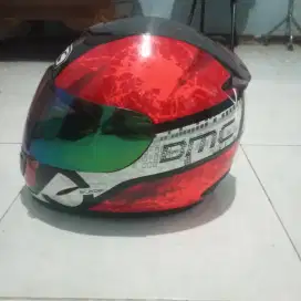 Dijual helm full face ukuran besar.masih bagus mulus spt baru