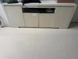 Meja tv led ada lampu nya