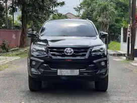 TOYOTA FORTUNER VRZ TRD SPORTIVO 2019 HITAM DIESEL ISTIMEWA