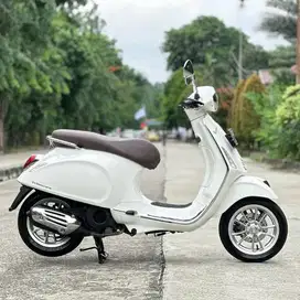 Piaggio Vespa Primavera ABS IGET LED TAHUN 2020 warna Putih VERY GOOD