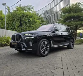 (DP: 0+ Cashback 200JT) BMW X7 2023 Xdrive 40i M Sport low km
