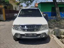 ISUZU PANTHER GRAND TOURING 2015