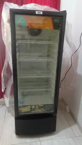 Showcase.. Bekas tapi masih bagus baru dipake 5 bulan.. Merk RSA