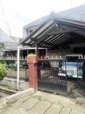 Rumah di Jl. KH Ahmad Dahlan (Jl.Banteng) Bandung, Strategis Siap Huni