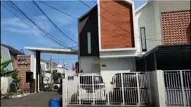 RUMAH ADA KOLAM RENANGNYA FULL FURNISHED JATIWARINGIN
