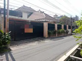 Rumah Mewah 402m2 Strategis Jajar Solo Kota