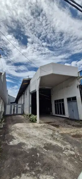 Disewakan gudang 0 jalan raya singosari malang bisa truk 14feet