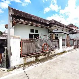 Rumah hook minimalis 104 m2 dekat jalan Solo Tawangmangu