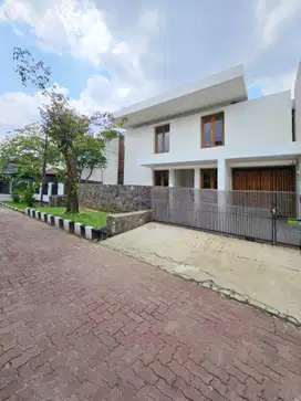 Rumah Dijual Lebak Bulus. Komplek. Nempel MRT. NEGO sd DEAL