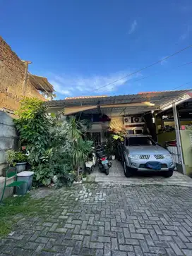 Rumah Pojok Komplek Mampang 12 Menit Ke Pintu Tol dan Stasiun