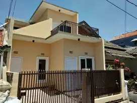 Jual cepat rumah 2 lantai di komplek Riung bandung